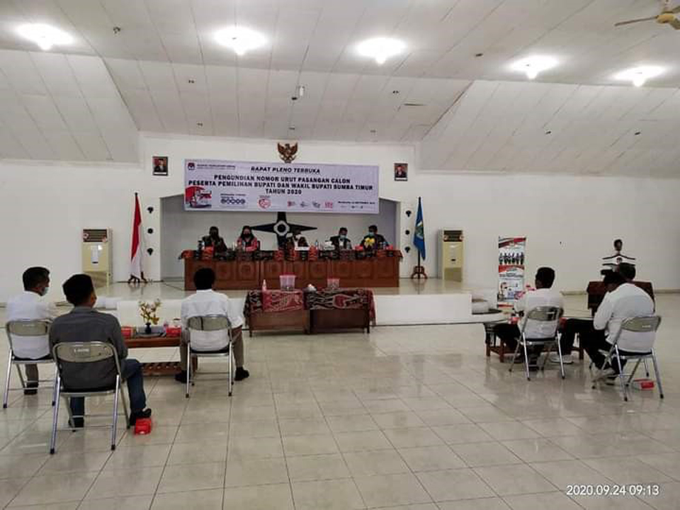 Pengundian Nomor Urut Pasangan Calon Bupati dan Wakil Bupati  Sumba Timur Taat Protokol Kesehatan