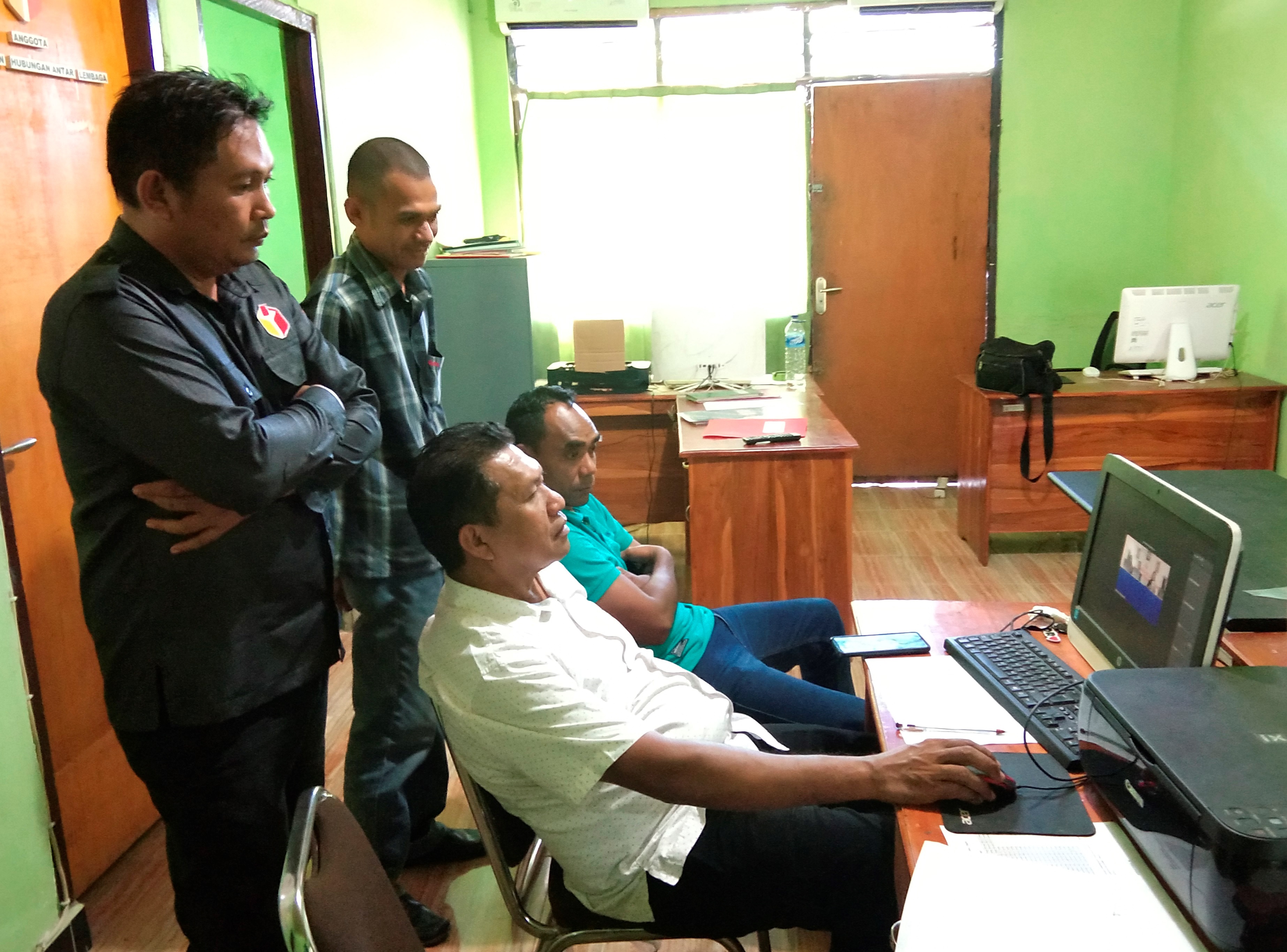 Rapat Koordinasi Pembentukan PPID Bawaslu Kabupaten/Kota, Bawaslu NTT Gelar Video Conference