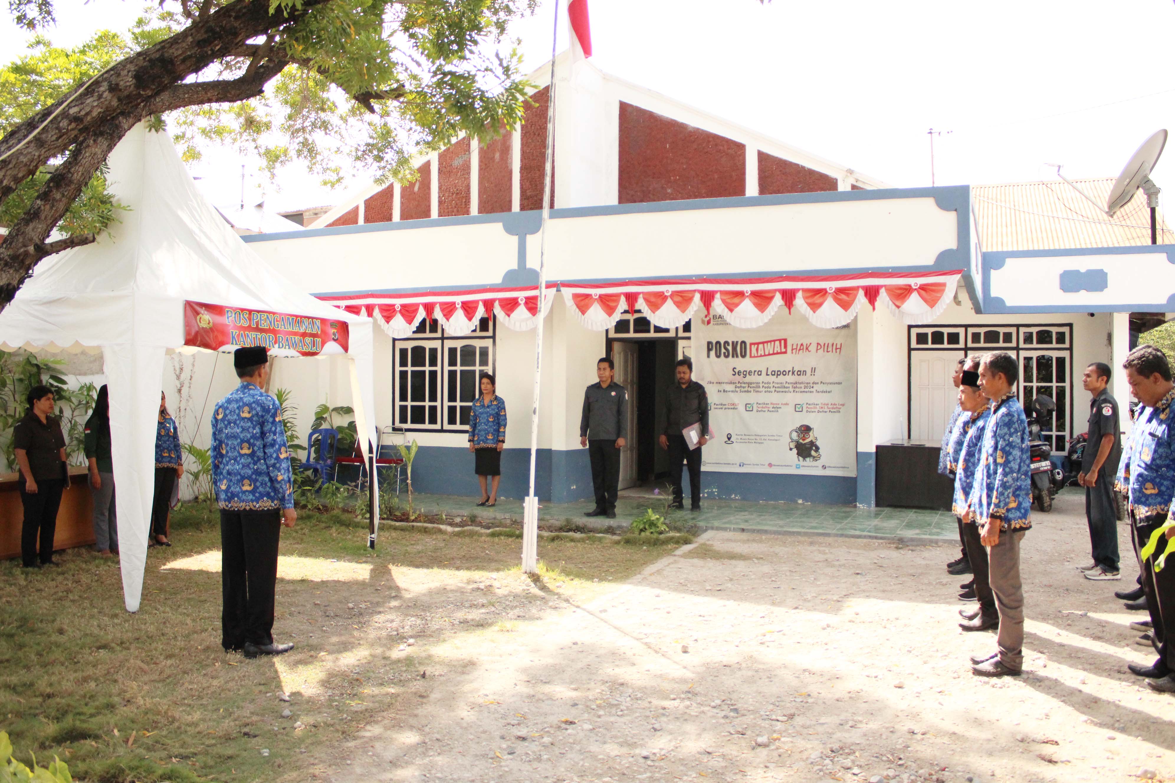 Bawaslu Sumba Timur Gelar Upacara Perayaan Hari Pahlawan 10 November 2024 