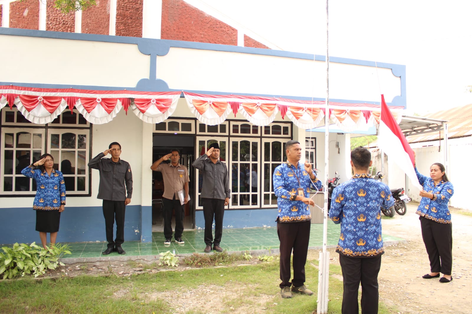 Memperingati Hari Kebangkitan Nasional ke-117, Bawaslu Sumba Timur Gelar Upacara