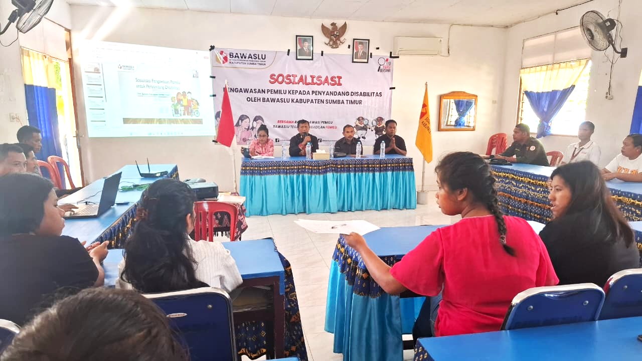 Bawaslu Sumba Timur Sosialisasi Pengawasan Pemilu kepada Anak Sekolah Disabilitas
