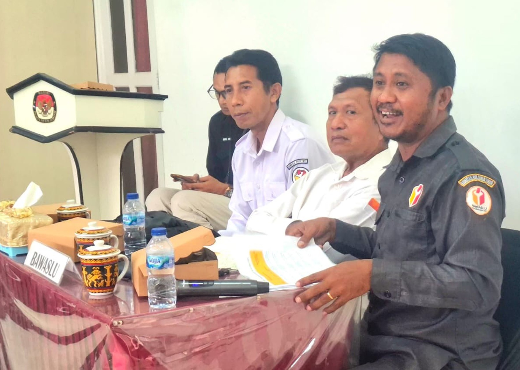 Ketua dan Anggota Bawaslu Sumba Timur Hadiri Rapat Pleno Terbuka PDPB Triwulan II 2026