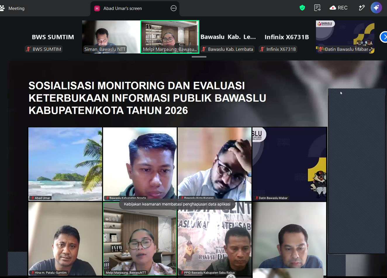 Ketua Bawaslu Sumba Timur dan Staf PPID