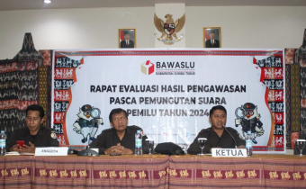 Bawaslu Sumba Timur Gelar Rapat Evaluasi Pasca Pemungutan Suara Pemilu 2024