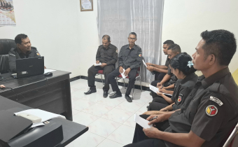 Bawaslu Sumba Timur Gelar Rapat Evaluasi  Pengawasan Pasca Pilkada 2024