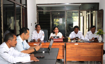 Anggota Bawaslu NTT Lakukan Monitoring dan Pembinaan Pengelolaan Data dan Informasi Publik di Bawaslu Kabupaten Sumba Timur
