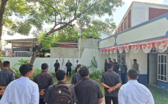 Apel Senin Pagi Bawaslu Sumba Timur : Meningkatkan Disiplin dan Tanggung Jawab