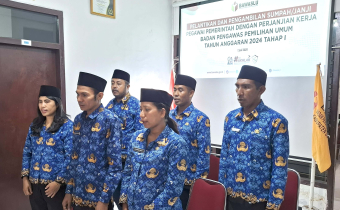 Enam Staf Bawaslu Kabupaten Sumba Timur Secara Resmi di Lantik menjadi PPPK Bawaslu Tahun Anggaran 2024 Tahap I