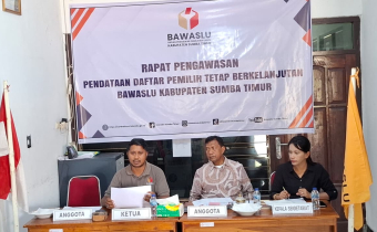 Bawaslu Kabupaten Sumba Timur Gelar Rapat