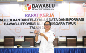BAWASLU KABUPATEN SUMBA TIMUR RAIH PREDIKAT “INFORMATIF”