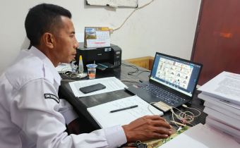 Yohanis Landi Bersama Staf Ikuti Diskusi Tematik