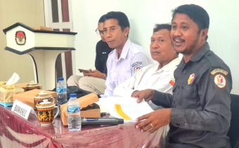 Ketua dan Anggota Bawaslu Sumba Timur Hadiri Rapat Pleno Terbuka PDPB Triwulan II 2026