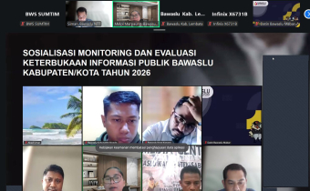 Ketua Bawaslu Sumba Timur dan Staf PPID